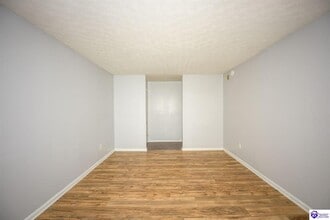 244 Pinewood Dr in Radcliff, KY - Building Photo - Building Photo