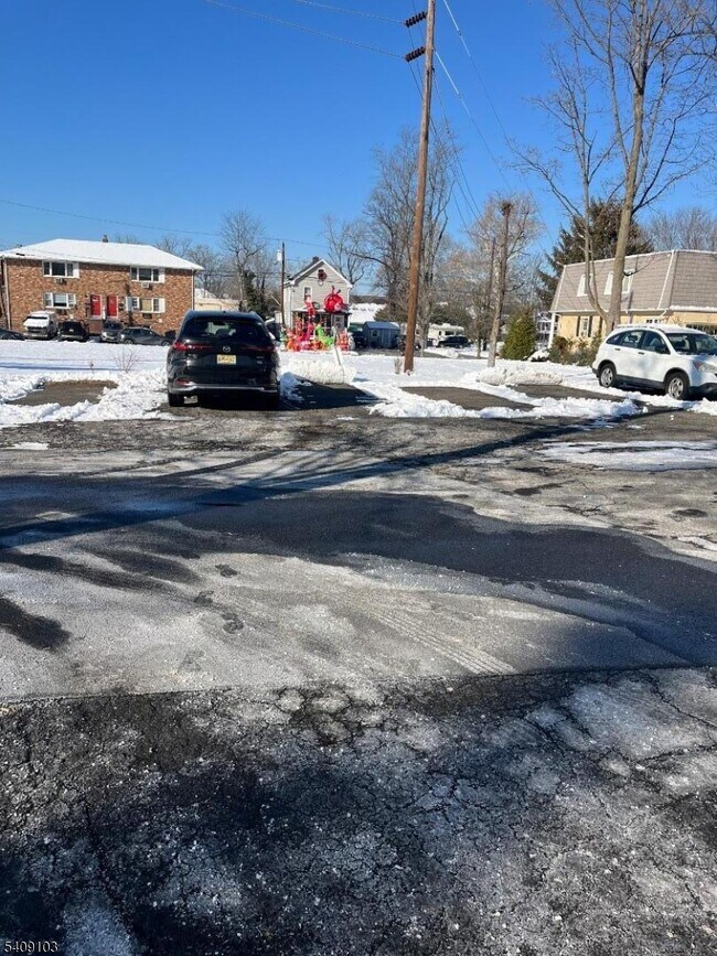 136 E Main St in Little Falls, NJ - Building Photo - Building Photo