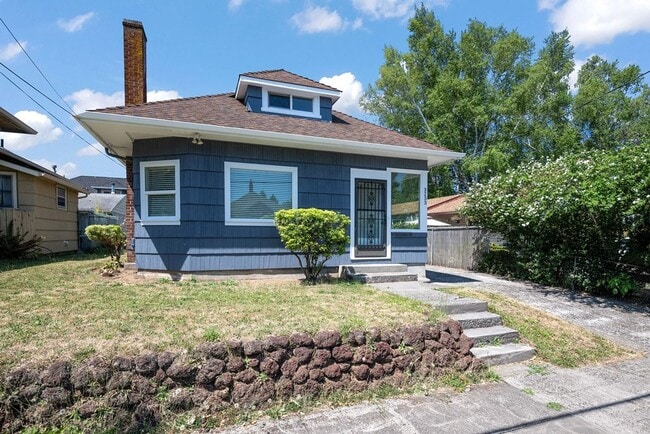 3233 SE 51st Ave in Portland, OR - Building Photo - Building Photo