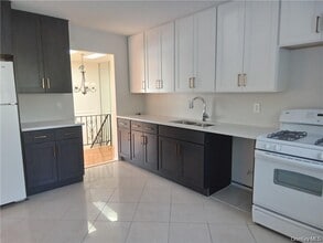 5 Suzie Dr in Spring Valley, NY - Building Photo - Building Photo