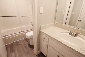 Crestview North Apartments in Carmichael, CA - Building Photo - Building Photo