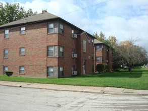 1003-1011 W Locust St in Davenport, IA - Building Photo - Building Photo