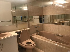 141 Great Neck Rd-Unit -2H in Great Neck, NY - Building Photo - Building Photo