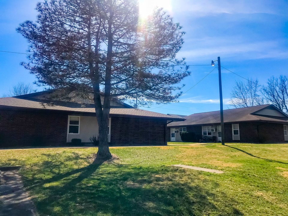 Apple Inn Apartments in Rogersville, MO - Building Photo