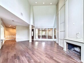 103 Sage Rd in Houston, TX - Building Photo - Building Photo