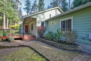 3393 East Harbor Road in Langley, WA - Building Photo