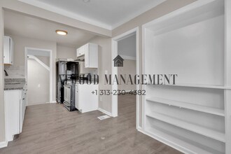 Fully Renovated 3-Bedroom Home – Move-In Ready for You! in Highland Park, MI - Foto de edificio - Building Photo