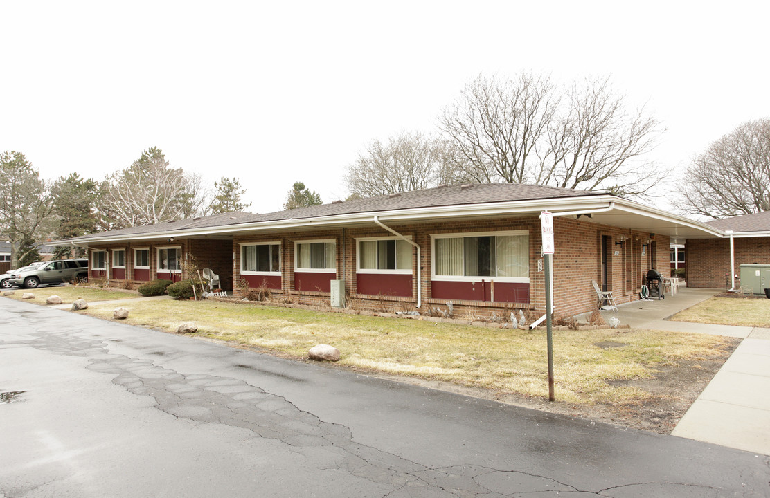 Trinity Park Apartments in Livonia, MI - Building Photo