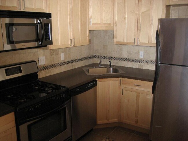 11 Saint Lukes Rd, Unit B in Boston, MA - Foto de edificio - Building Photo