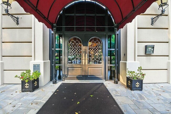 2865 Lenox Rd NE in Atlanta, GA - Building Photo - Building Photo