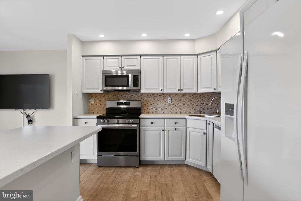 215 Haddonfield Cmns in Haddonfield, NJ - Building Photo