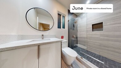 Private bedroom in 4 bed/4 bath Home in Los Angeles, CA - Building Photo - Building Photo