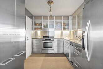 11 Island Ave in Miami Beach, FL - Building Photo - Building Photo