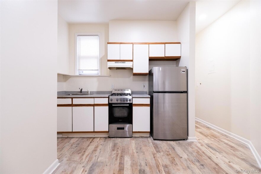 115 Wolfs Ln, Unit 3 in Pelham, NY - Building Photo