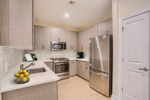 Aspen Regency in North Billerica, MA - Building Photo