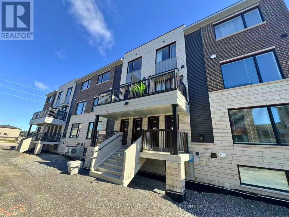1605 Creekway Private in Ottawa, ON - Building Photo
