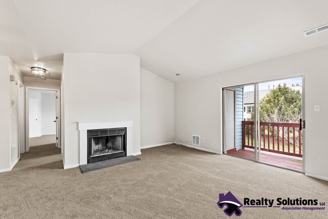 454 Atlanta Court in Washington Township, NJ - Foto de edificio - Building Photo