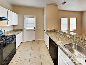 11415 Carla St in Houston, TX - Foto de edificio - Building Photo