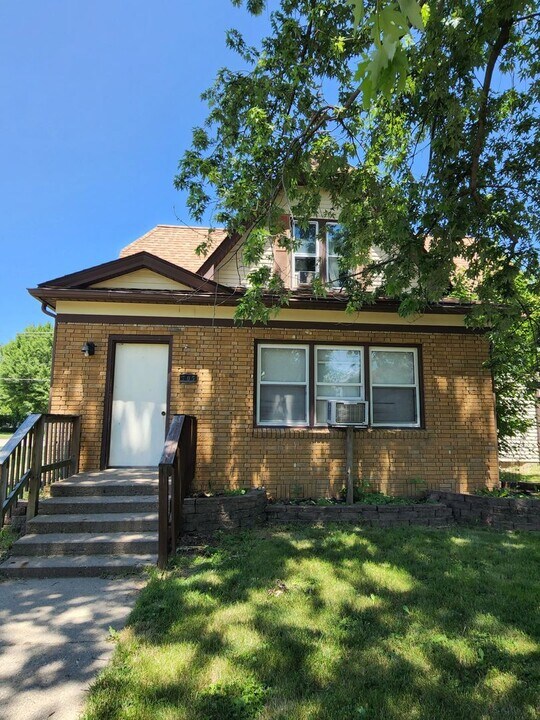 705 E Montgomery St in Knoxville, IA - Building Photo