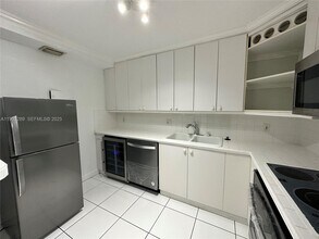 200 SE 15th Rd in Miami, FL - Building Photo - Building Photo