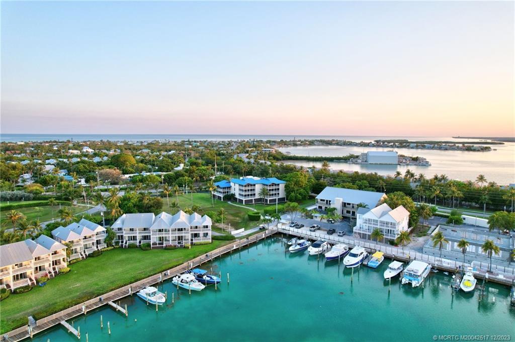 8302 Marina Villa Dr in Marathon, FL - Foto de edificio