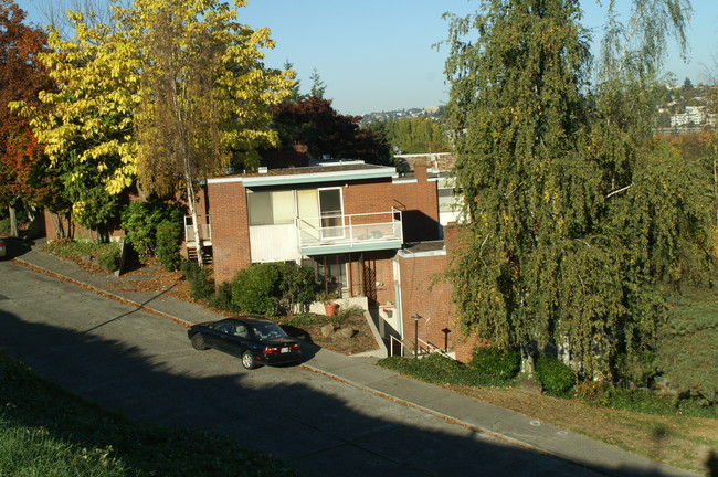 The Bluff Apartments in Seattle, WA - Building Photo - Other