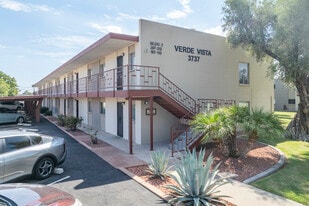 Verda Vista in Phoenix, AZ - Building Photo