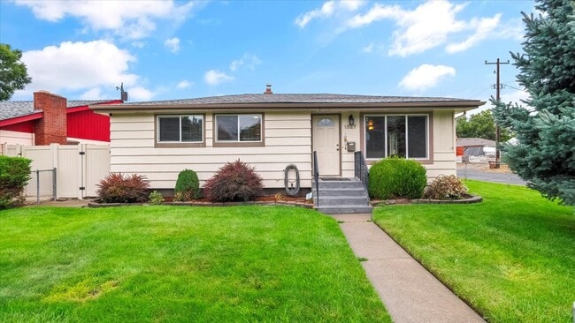 property at 1527 E Rockwell Ave