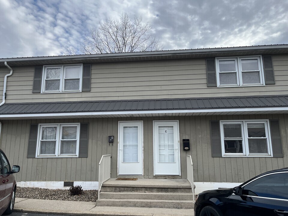 611 Lincoln Way W in Chambersburg, PA - Building Photo