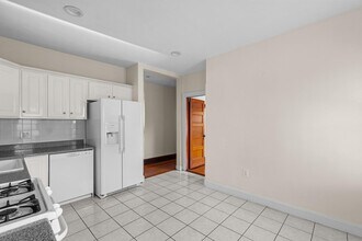 56 Hobson St, Unit 56 in Boston, MA - Foto de edificio - Building Photo