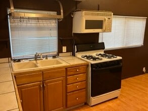 1017 Walnut Canyon Rd in Moorpark, CA - Building Photo - Building Photo