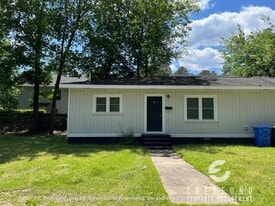 1909 White St in Fayetteville, NC - Building Photo
