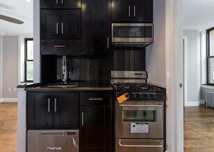 396 E 10th St, Unit 6 in New York, NY - Foto de edificio - Building Photo