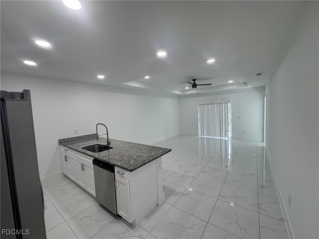 727 Gordon Ave S in Lehigh Acres, FL - Building Photo - Building Photo