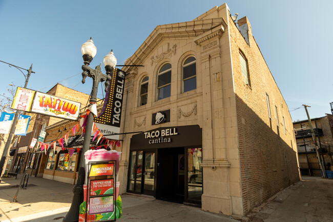 property at 4437 N Broadway