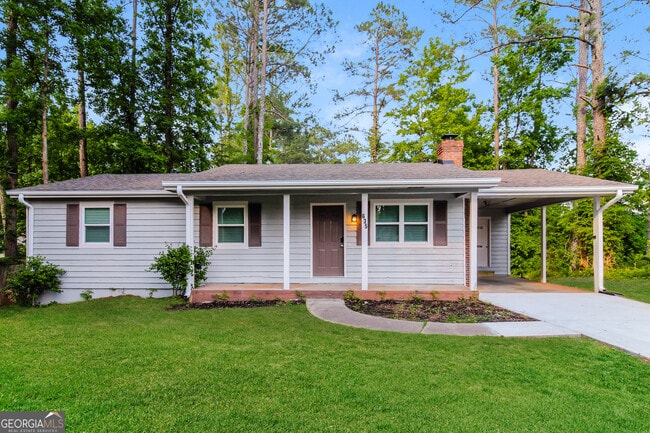 property at 635 Lakeridge Cir SE