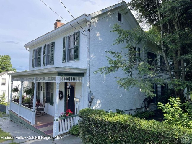 9 Market St in Athens, NY - Building Photo - Building Photo