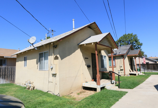 410 E Elm St in Lodi, CA - Foto de edificio - Building Photo