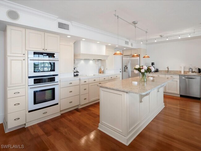 2750 Gulf Shore Blvd N