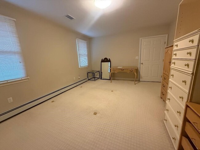 33 Redwood Rd, Unit #1 in Newton, MA - Building Photo - Building Photo