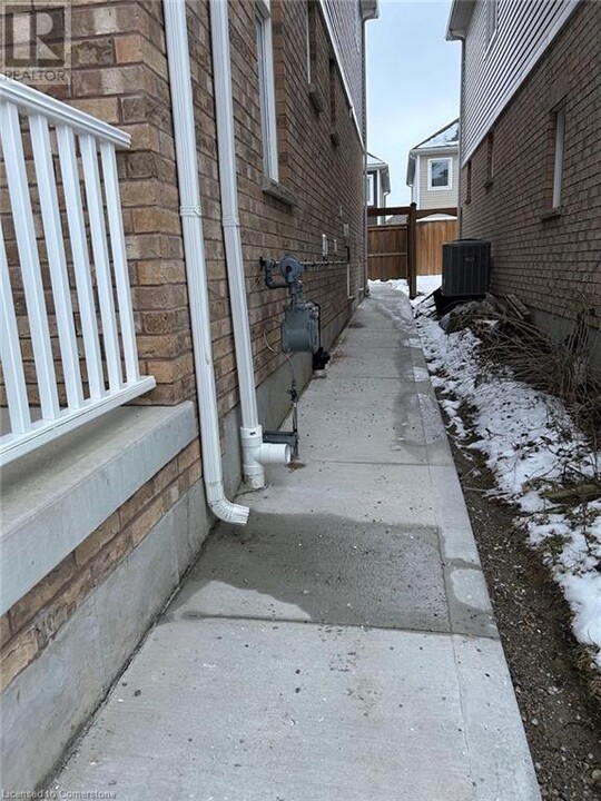 31 Sofitel Dr in Kitchener, ON - Building Photo