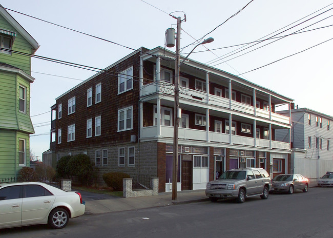 240-250 Osborn St in Fall River, MA - Foto de edificio - Building Photo