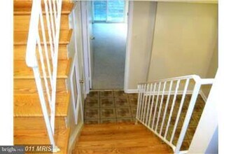 2003 Hopewood Dr in Falls Church, VA - Building Photo - Building Photo