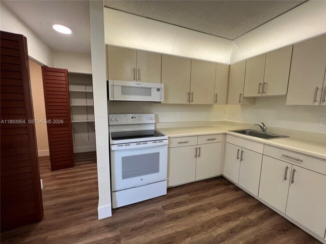 21121 SW 85th Ave in Cutler Bay, FL - Building Photo - Building Photo