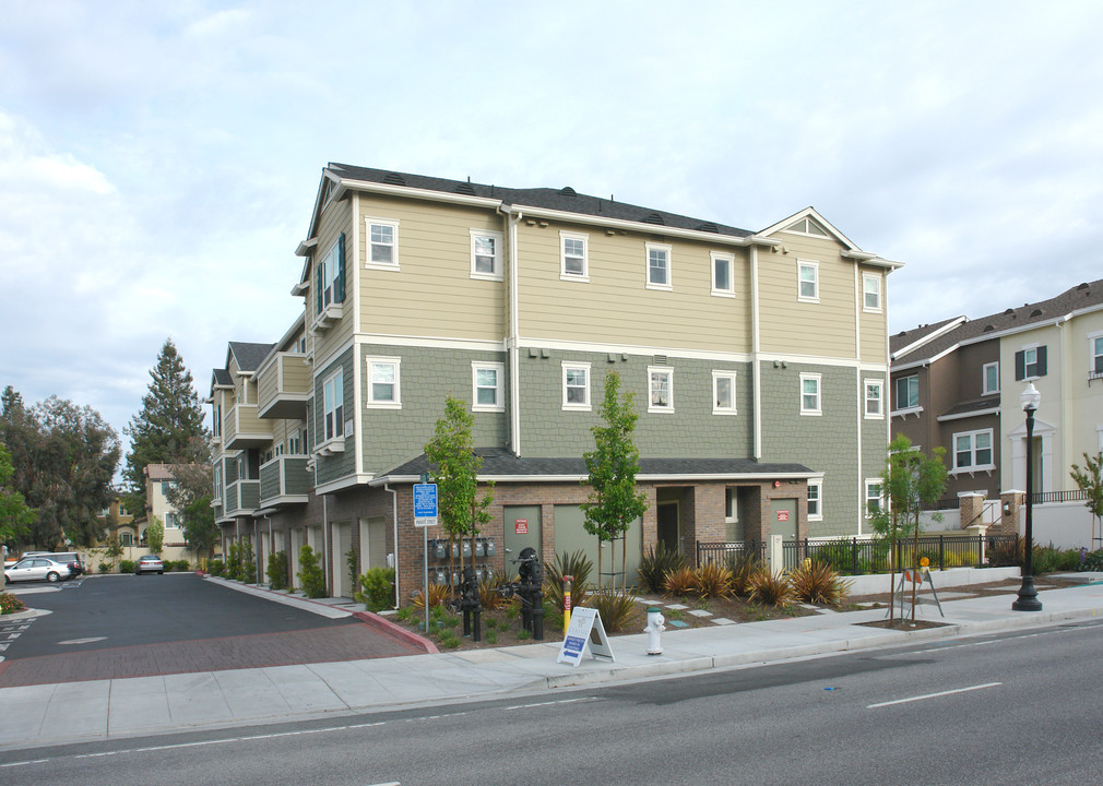 1035 N Fairoaks Ave in Sunnyvale, CA - Foto de edificio