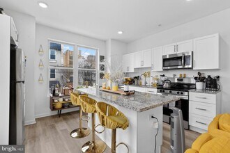 2352 W Thompson St in Philadelphia, PA - Building Photo - Building Photo