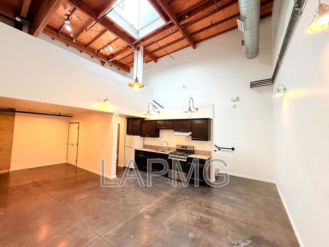 1734 N Main St in Los Angeles, CA - Building Photo - Building Photo