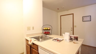 Somerset Square in Columbus, OH - Foto de edificio - Interior Photo