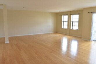 8255 Skokie Blvd in Skokie, IL - Building Photo - Building Photo