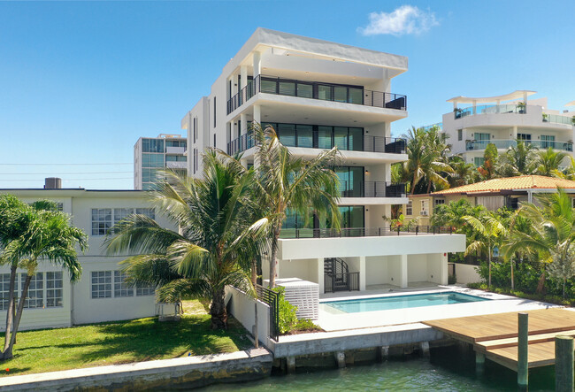 1930 Bay Dr in Miami Beach, FL - Building Photo - Building Photo